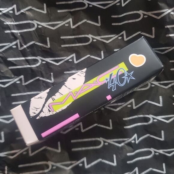 MAC Limited Edition 40th Anniversary Bringbacks Glazed/Frost Lipstick in Bubbles - Picture 12 of 16